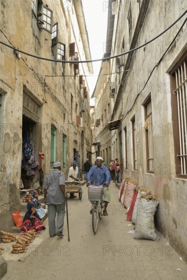 Alleyway in the historic centre, Stone Town, Zanzibar City, Zanzibar, Tanzania, Africa