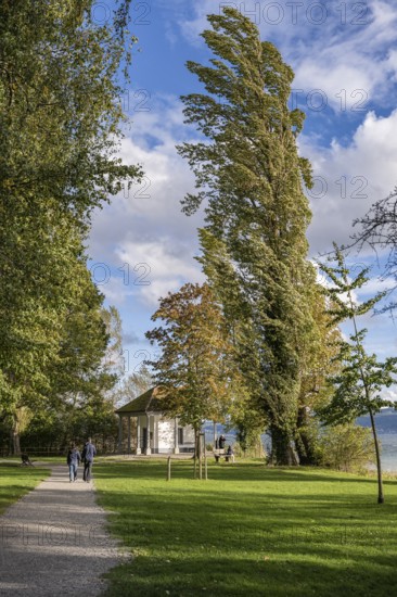 Footpath through Mettnaupark with the Urkundenhäuschen, Radolfzell am Lake Constance, Konstanz district, Baden-Württemberg, Germany, Europe