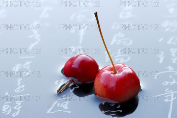Decorative apples in water and Chinese characters