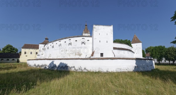 The Honigberg Protestant Church, Biserica Evanghelica Fortificata din Harman, in Transylvania. The church is a fortified church, which was surrounded by a wall like a fortress for defensive purposes. Honey Mountain, Harman, Brasov, Transylvania, Transylvania, Romania, Southeast Europe, Europe