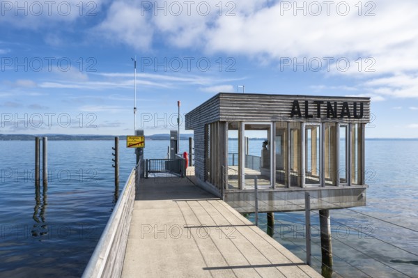 Jetty with weather shelter on Lake Constance, Altnau, Canton Thurgau, Switzerland, Europe