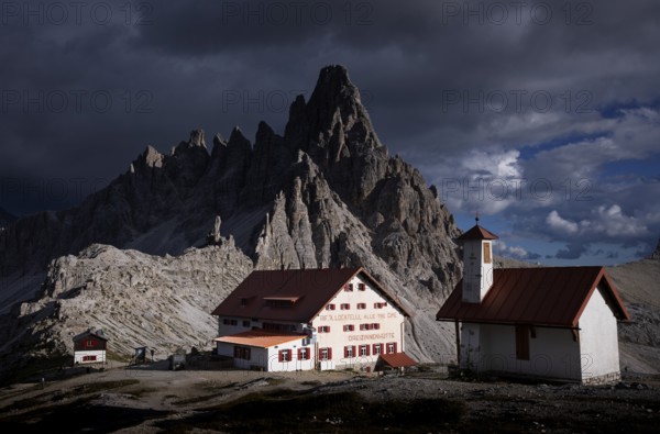 Stormy atmosphere, view of Dreizinnenhütte, chapel, Paternkofel, South Tyrol, Trentino, Sesto Dolomites, Italy, Europe