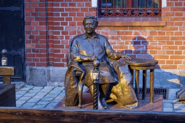 Monument to the Polish resistance fighter, professor and activist Brigadier General Elzbiety Zawackiej, honorary citizen of Thorn, in Podmurna Street in Thorn. The historic city centre of Torun is a UNESCO World Heritage Site. Torun, Kujawsko-Pomorskie, Poland, Europe