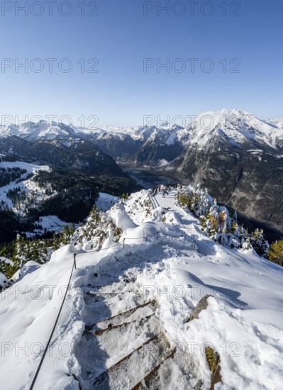Hiking trail on the snow-covered summit of the Jenner with viewing platform in autumn, view of the sea of clouds and Watzmann, Berchtesgaden National Park, Berchtesgaden Alps, Schönau am Königssee, Berchtesgadener Land, Bavaria, Germany, Europe