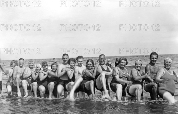 Bathing group on the beach, funny, laugh, summer holidays, holiday, joie de vivre, about 1930s, Baltic Sea, Binz, Rügen, Mecklenburg-Western Pomerania, Germany, Europe