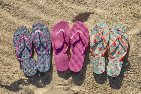 flat lay three pairs flip flops