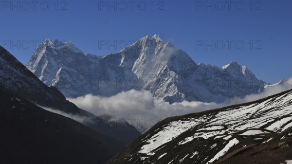 Kangtega and Thamserku, high mountains