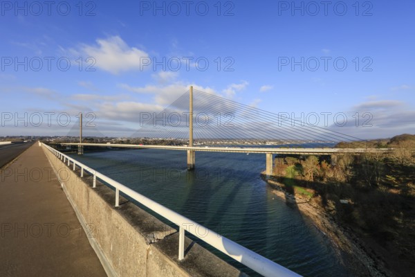 View from the bridge Pont Albert-Louppe to the bridge Pont de l'Iroise over the Elorn at the mouth of the bay Rade de Brest, Plougastel-Daoulas, Departement Finistere Penn-ar-Bed, Region Bretagne Breizh, France, Europe