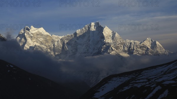 Thamserku and Kangtega at sunset