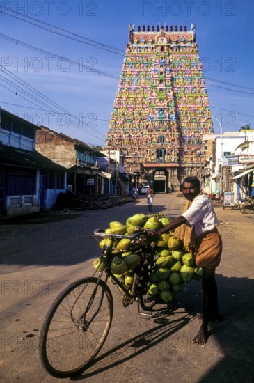 Sarangapani temple Rajagopuram the main gateway has eleven tiers and has a height of 173 ft 53 m in Kumbakonam, Tamil Nadu, India, Asia