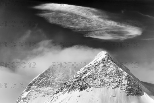 Snow-covered mountain peaks in the Stuor Reaiddavaggi valley, Kebnekaisefjaell, Norrbotten, Lapland, Sweden, March 2013, Europe