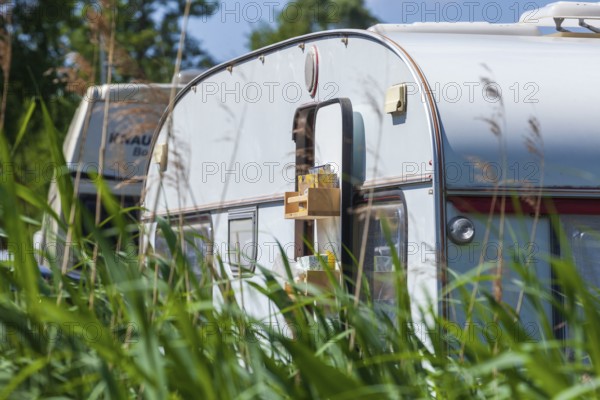 Caravan on a campsite, Hüde, Dümmer Lake, Diepholz district, Lower Saxony, Germany, Europe
