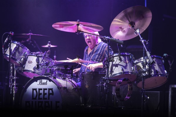 Ian PAICE on drums with passion
