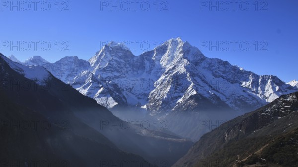 Thamserku and Kangtega, view from Dhole