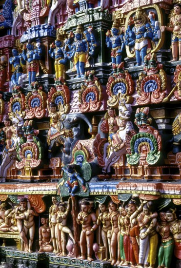 Stucco work figures in Sarangapani temple Rajagopuram the main gateway has eleven tiers and has a height of 173 ft 53 m in Kumbakonam, Tamil Nadu, India, Asia
