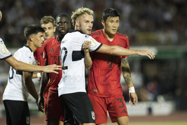Football match, waiting for the corner kick, f.l.t.r. Dayot UPAMECANO FC Bayern Munich, Philipp STROMPF SSV Ulm and Minjae KIM FC Bayern Munich, football stadium Donaustadion, Ulm, Germany, Europe