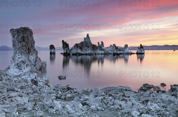 Südlicher Tuffstein, Mono Lake, östliche Sierra, Sonnenaufgang, CA, USA, North America