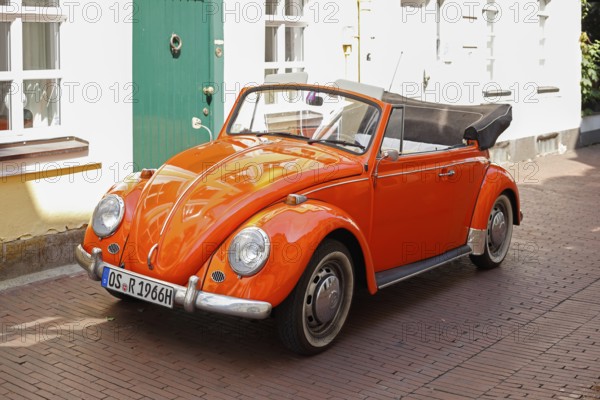 VW Beetle Convertible parked in Osnabrück Old Town, Osnabrück, Lower Saxony, Germany, Europe