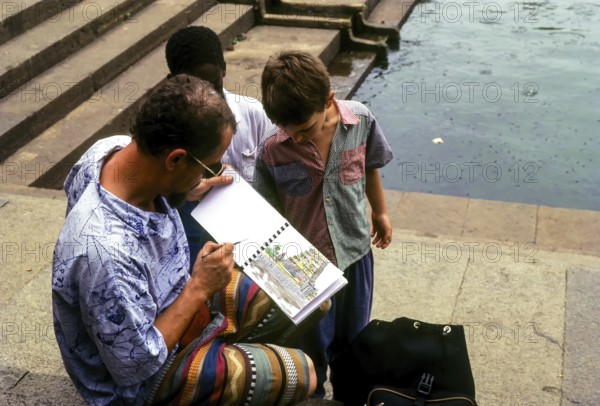 An artist at work in Thillai Nataraja temple in Chidambaram, Tamil Nadu, South India, India, Asia