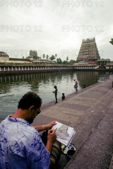 An artist at work in Thillai Nataraja temple in Chidambaram, Tamil Nadu, South India, India, Asia