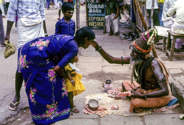 Blessing, a Sadhu sitting in front of Thillai Nataraja temple in Chidambaram, Tamil Nadu, South India, India, Asia