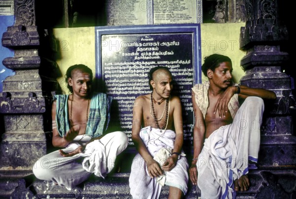 Dikshitars sitting in the corridor of Thillai Nataraja temple in Chidambaram, Tamil Nadu, South India, India, Asia