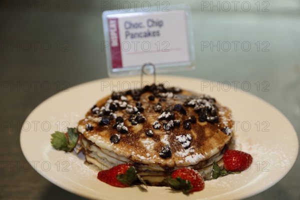 Pancakes with Oreo biscuit pieces and strawberries, sprinkled with icing sugar, Manhattan, New York City, New York, USA, North America