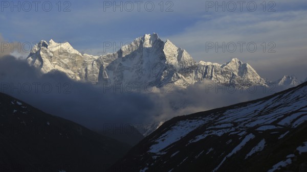 Sunset in Dhole, view of Mt Thamserku and other high mountains