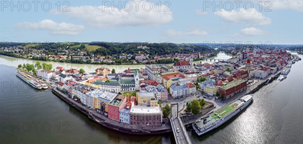 Danube with Prinzregent Luitpoldbrücke, behind Old Town Passau, behind Innstadt, aerial view, Dreiflüssestadt Passau, independent university town, administrative district Lower Bavaria, Eastern Bavaria, Bavaria, Germany, Europe