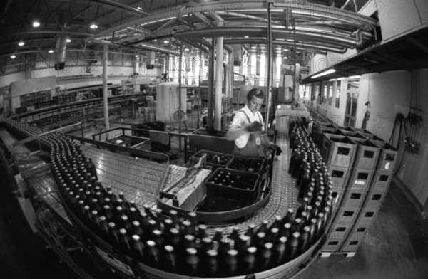 Beer production at the Dortmunder Aktien-Brauerei (DAB) on 29.07.1975 in Dortmund, Germany, Europe