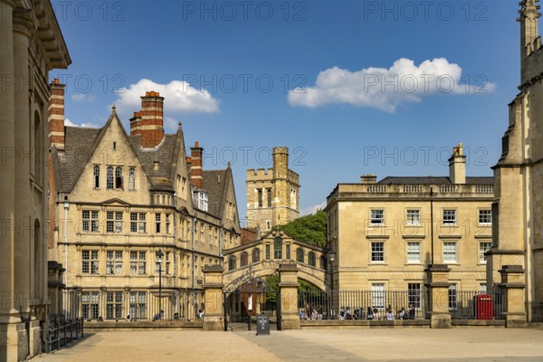 The centre with Hertford College and Hertford Bridge or Bridge of Sighs and New College in Oxford, Oxfordshire, England, United Kingdom, Europe