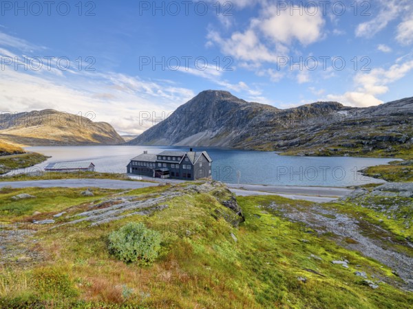 Lake Djupvatnet with Djupvasshytta, mountain, autumn, Geiranger, Møre og Romsdal, Vestland, Norway, Europe