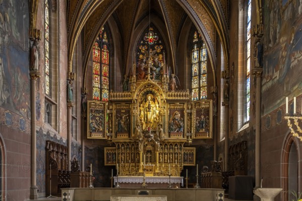 Altar of the Villingen Minster Cathedral of Our Lady, Villingen-Schwenningen, Black Forest, Baden-Württemberg, Germany, Europe