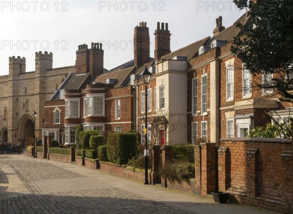 Georgian architecture of houses in Minster Yard of Lincoln cathedral, city of Lincoln, Lincolnshire, England, UK