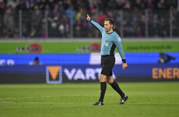 Referee Referee Robert Hartmann Gesture Gesture Voith-Arena, Heidenheim, Baden-Württemberg, Germany, Europe
