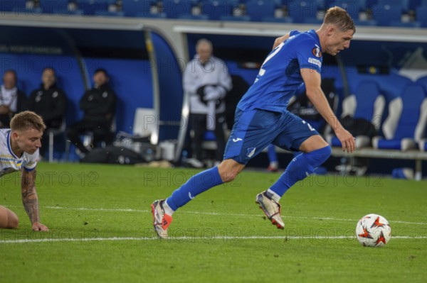 Football UEFA Europa League, 2024/25 season, matchday 2: TSG Hoffenheim v Dynamo Kiev. Picture: Dynamic advance by Alexander Prass (22, Hoffenheim)