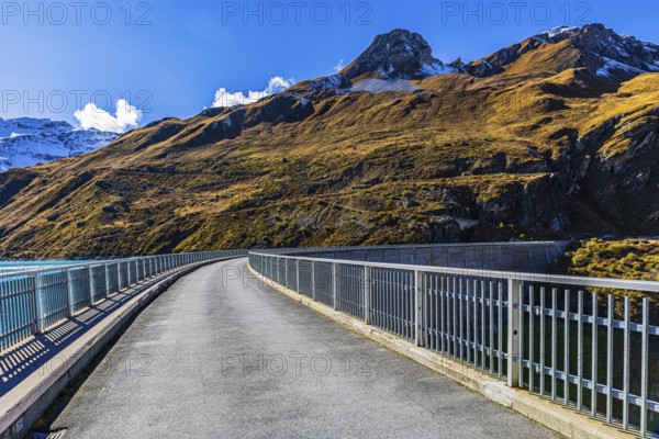 Road on the dam wall of the Moiry reservoir, near Grimentz, Val d'Anniviers, Valais Alps, Canton Valais, Switzerland, Europe