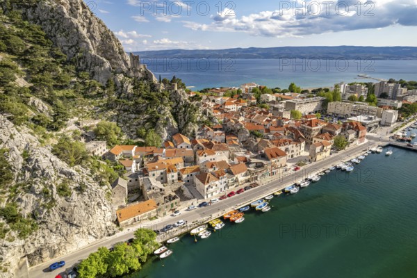The old town centre of Omis with the ruins of the Mirabella or Peovica fortress seen from above, Croatia, Europe