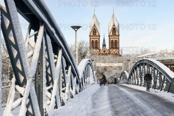 Bridge with snow and ice and cyclists, Blue Bridge and Stühlinger Church, Freiburg im Breisgau, Black Forest, Baden-Württemberg, Germany, Europe