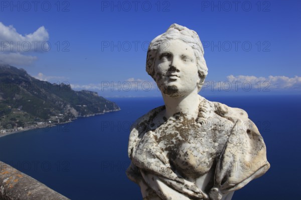 Marble busts on the Belvedere, balustrade, Terrazza dell'Infinito of Villa Cimbrone, Ravello on the Italian Amalfi Coast, Province of Salerno, Campania, Italy, Europe