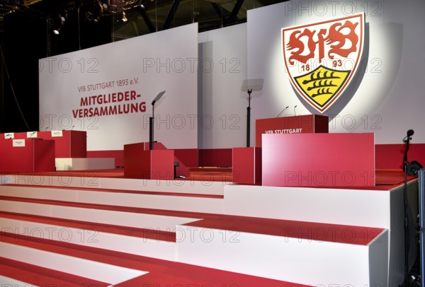Podium, empty, coat of arms, logo, General Assembly VfB Stuttgart 2025, Hanns-Martin-Schleyer-Halle, Stuttgart, Baden-Württemberg, Germany, Europe