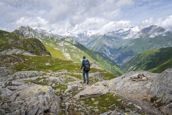 Mountaineers on a hiking trail on the Mittagskögele, view of mountain peaks of the Venediger group and the Lasnitzental valley, Lasörling Höhenweg, Lasörling group, Hohe Tauern National Park, East Tyrol, Tyrol, Austria, Europe