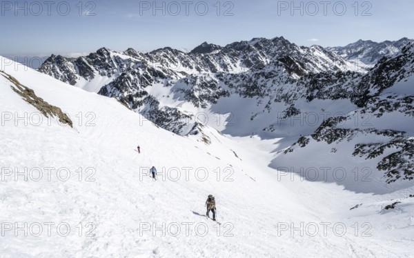 Ski tourers climbing Sulzkogel, Schartenkopf and Schöllekogel in the background, Kühtai, Stubai Alps, Tyrol, Austria, Europe