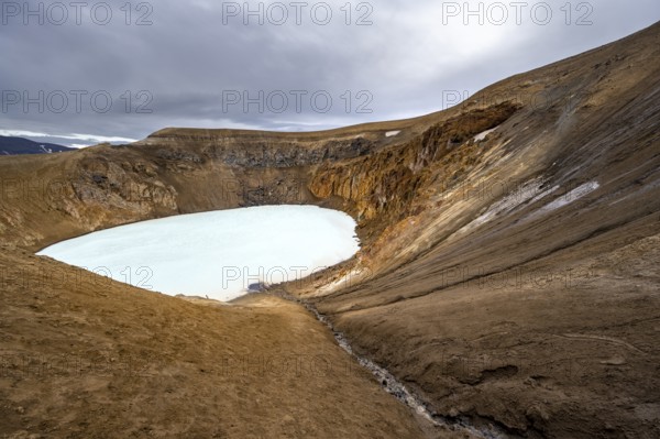 Víti crater lake in the crater of Askja volcano, volcanic landscape, Dyngjufjöll mountain massif, Icelandic highlands, Vatnajökull National Park, Iceland, Europe