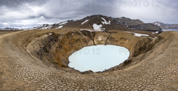 Víti crater lake in the crater of Askja volcano, volcanic landscape, Dyngjufjöll mountain massif, Icelandic highlands, Vatnajökull National Park, Iceland, Europe