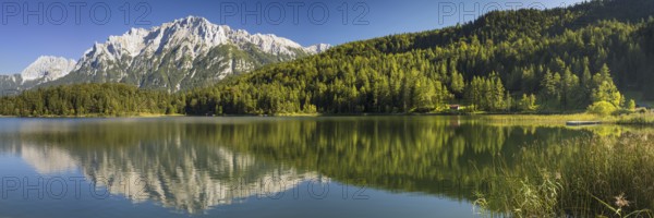 Lautersee, near Mittenwald, behind it the Karwendel Mountains, Werdenfelser Land, Upper Bavaria, Bavaria, Germany, Europe