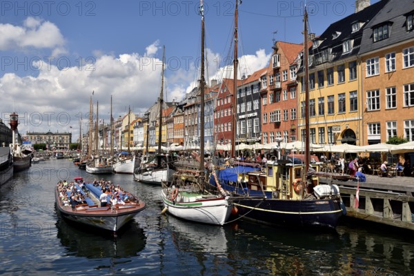 Excursion boats on canal in front of colorful facades, Nyhavn, Copenhagen, Denmark, Europe