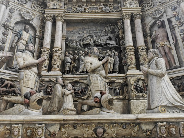 Epitaph, alabaster tomb, praying group of figures, Morizkirche, Evangelical Lutheran Town Church of St. Moriz, Coburg, Upper Franconia, Bavaria, Germany, Europe