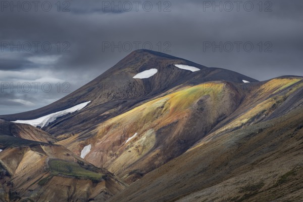 Rhyolite mountains, volcanic landscape, colourful erosion landscape with mountains, Landmannalaugar, Fjallabak Nature Reserve, Icelandic highlands, Suðurland, Iceland, Europe