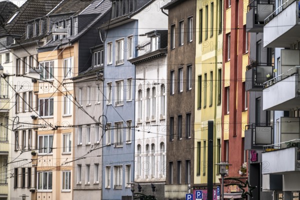Older residential buildings, rental flat, in the city centre, Düsseldorf Flingern-Nord, Birkenstraße, North Rhine-Westphalia, Germany, Europe